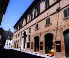 Palazzo_dei_padri_conventuali_[320x200]
